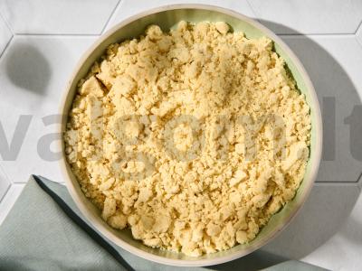 Svogūnų pyragas su lydytu sūriu Žingsnis 1