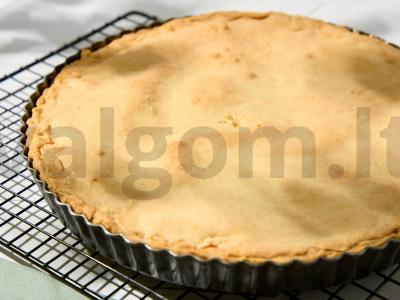 Svogūnų pyragas su lydytu sūriu Žingsnis 6