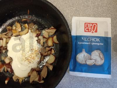 Jautienos steikai su baltųjų grybų garnyru, troškintų grietinėje Žingsnis 5