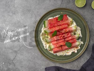 Arbūzas su čili, laimu ir medumi pagrindine nuotrauka