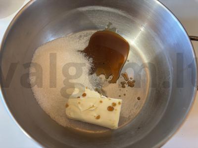 Karališkos torto „Sūdyta karamelė“ korpusai Žingsnis 1