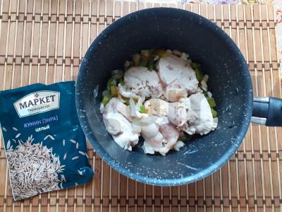 Troškinta vištienos krūtinėlė su daržovėmis ir sūriu Žingsnis 4