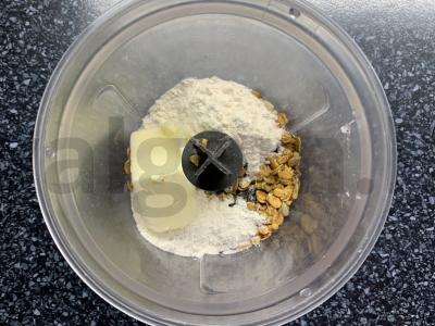 Braškių ir muesli skramblys Žingsnis 1