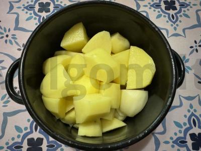 Bulvių pyragėliai su sūriu ir žolelėmis Žingsnis 1