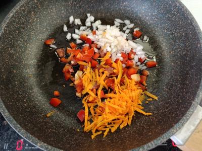 Spagečiai su pomidorų padažu ir sūriu Žingsnis 2