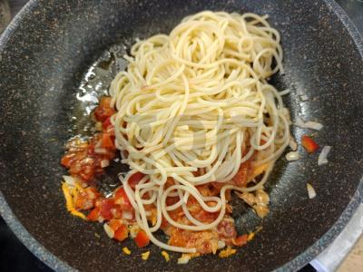 Spagečiai su pomidorų padažu ir sūriu Žingsnis 4