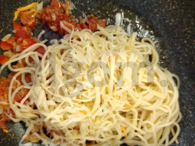 Spagečiai su pomidorų padažu ir sūriu Žingsnis 5