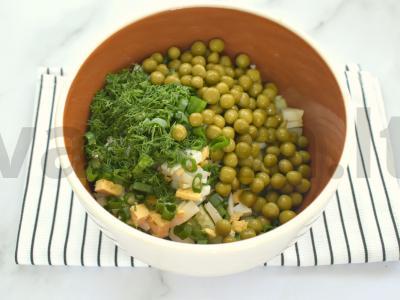 Bulvių salotas su žolelėmis ir žirneliais Žingsnis 5