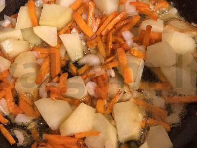 Daržovių troškinys su pomidorų tyrė Žingsnis 6