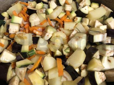 Daržovių troškinys su pomidorų tyrė Žingsnis 7