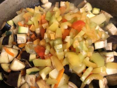 Daržovių troškinys su pomidorų tyrė Žingsnis 8