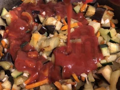 Daržovių troškinys su pomidorų tyrė Žingsnis 11