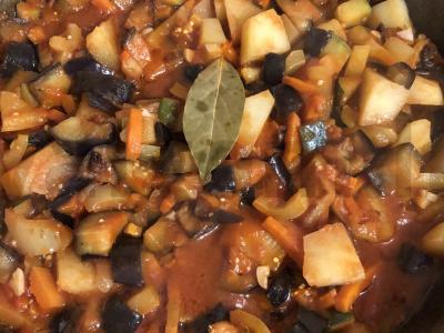 Daržovių troškinys su pomidorų tyrė Žingsnis 12