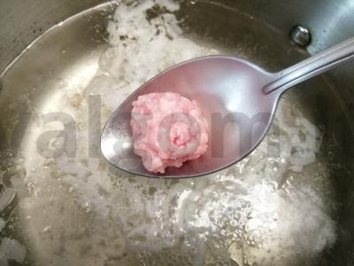 Sriuba su ryžiais, mėsos kukuliais ir druskos lazdelėmis Žingsnis 4