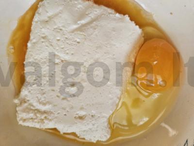 Mini vafliai su medumi ir raudonaisiais serbentais Žingsnis 1