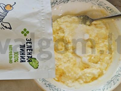 Mini vafliai su medumi ir raudonaisiais serbentais Žingsnis 2