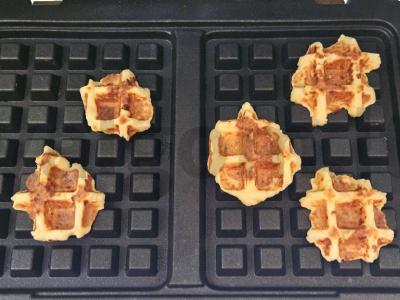 Mini vafliai su medumi ir raudonaisiais serbentais Žingsnis 3