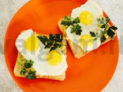 Naudingos sumuštiniai su avokadu ir putpelių kiaušiniu Žingsnis 7