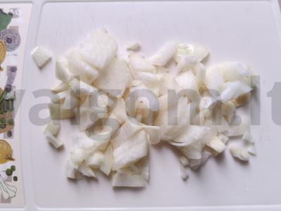 Raudonųjų pupelių ir burokėlių salotos su rūkyta sūriu Žingsnis 1