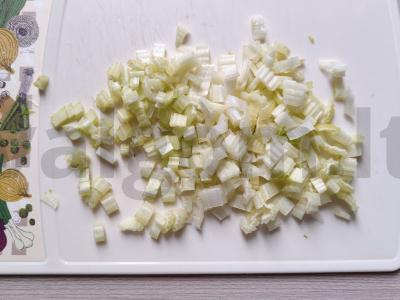 Raudonųjų pupelių ir burokėlių salotos su rūkyta sūriu Žingsnis 2