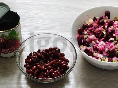 Raudonųjų pupelių ir burokėlių salotos su rūkyta sūriu Žingsnis 5