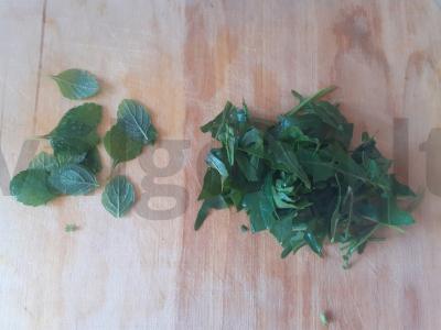 Daržovių salotas su mėta ir rukola Žingsnis 1