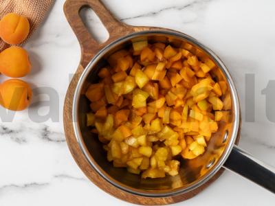 Abrikosų ir persikų uogienė Žingsnis 1