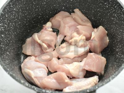 Troškinta vištiena su bulvėmis ir daržovėmis Žingsnis 2