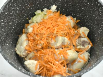 Troškinta vištiena su bulvėmis ir daržovėmis Žingsnis 3