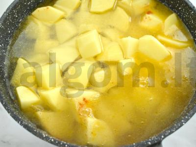 Troškinta vištiena su bulvėmis ir daržovėmis Žingsnis 6