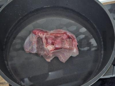 Sriuba „Zatirucha“ ant kaulų sultinio su mėsa Žingsnis 1