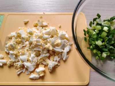 Varškės pyragėliai su sūriu, svogūnais ir kiaušiniu Žingsnis 2