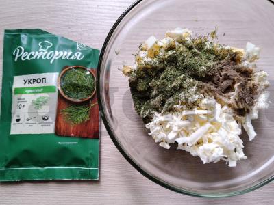 Varškės pyragėliai su sūriu, svogūnais ir kiaušiniu Žingsnis 3