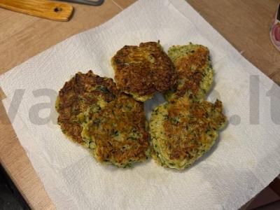 Cukinijų blynai pusryčiams pagrindine nuotrauka