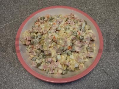 Olivje salotos su doktorine dešra per 30 minučių pagrindine nuotrauka