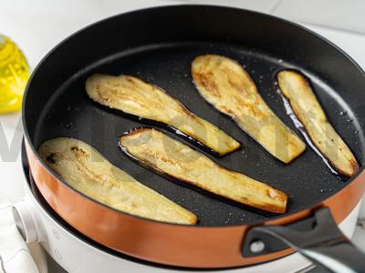 Baklažanų ritinėliai žiemai Žingsnis 1