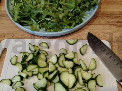 Salotos su avokadu, paprikomis ir halumi Žingsnis 2