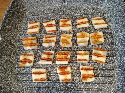 Salotos su avokadu, paprikomis ir halumi Žingsnis 6