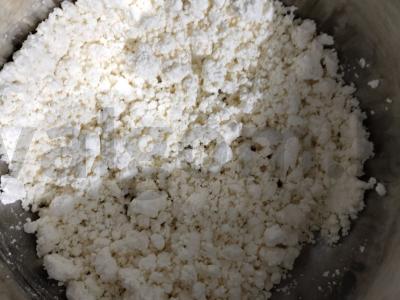 Patys tinginiausi varškėčiai su miltais Žingsnis 1