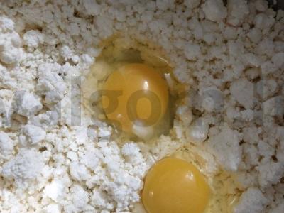 Patys tinginiausi varškėčiai su miltais Žingsnis 2