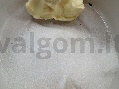 Varškės keksiukas su razinomis Žingsnis 1