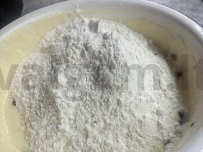 Varškės keksiukas su razinomis Žingsnis 7