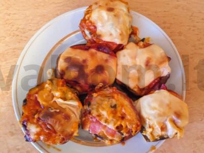 Baklažanai, kepti su bekonu ir mocarela pagrindine nuotrauka