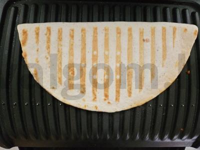 Pomidorų kesadilija Žingsnis 4