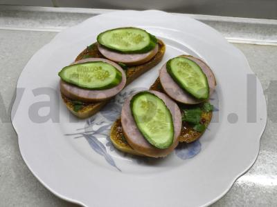 Sumuštiniai su dešra ir terijaki padažu pagrindine nuotrauka