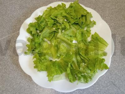 Salotos su daržovėmis, vištiena ir grietinės padažu Žingsnis 1