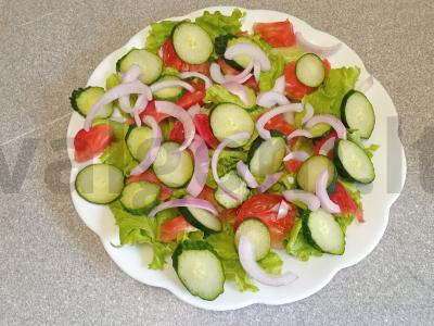 Salotos su daržovėmis, vištiena ir grietinės padažu Žingsnis 4