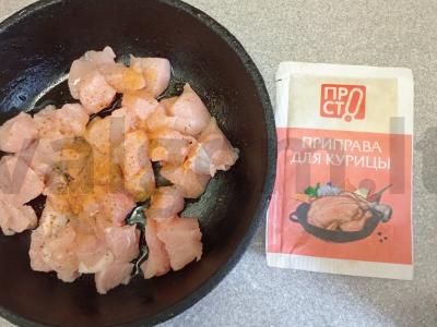 Salotos su daržovėmis, vištiena ir grietinės padažu Žingsnis 5