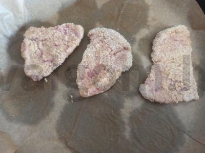 Keptos kiaulienos kotletai su džiūvėsėliais Žingsnis 6