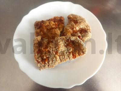 Keptos kiaulienos kotletai su džiūvėsėliais pagrindine nuotrauka